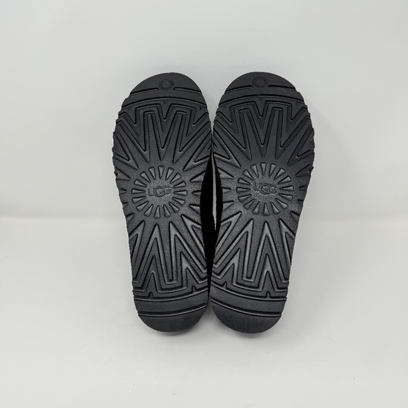 New UGG Classic Slipper In Black Women's Sz 10 - Picture 16 of 16